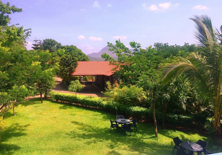 Hotel The Yash Resort