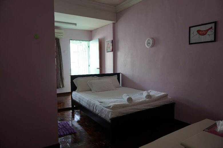 Hostal Three Little Birds Home - Hostel