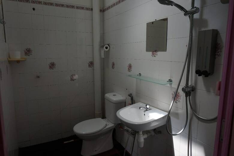 Hostal Three Little Birds Home - Hostel