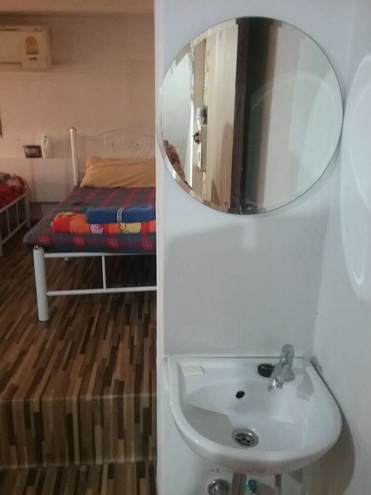 Hostal Danee Hostel