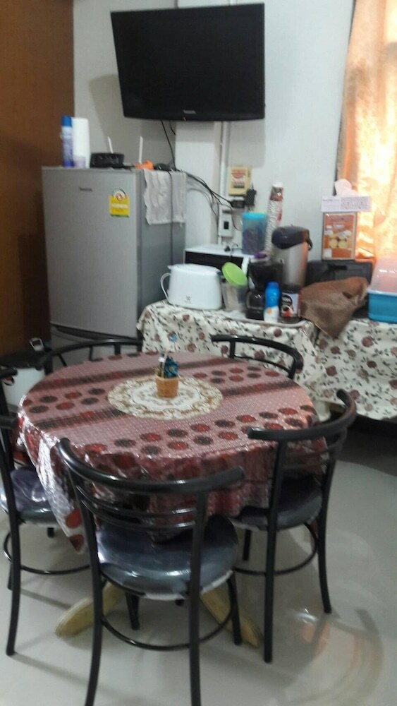 Hostal Danee Hostel