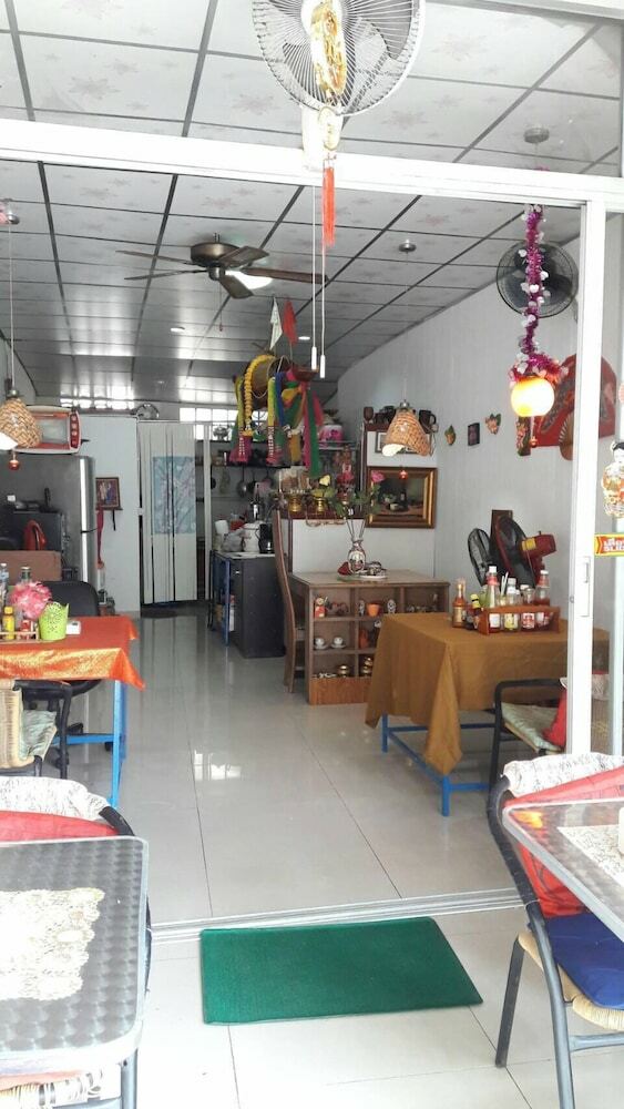 Hostal Danee Hostel