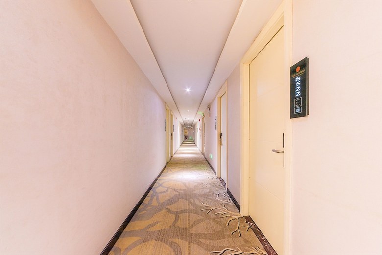 Kaiserdom Hotel Airport Road