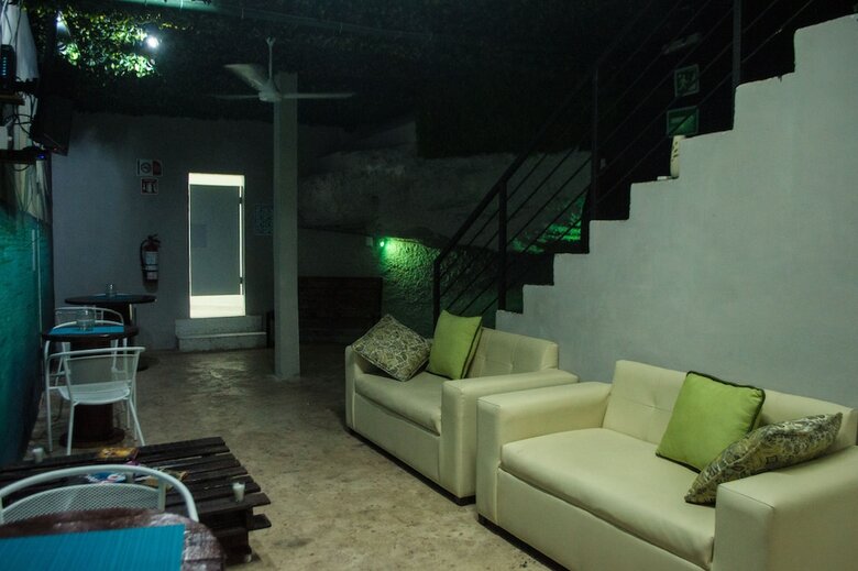 Hostal La Cueva