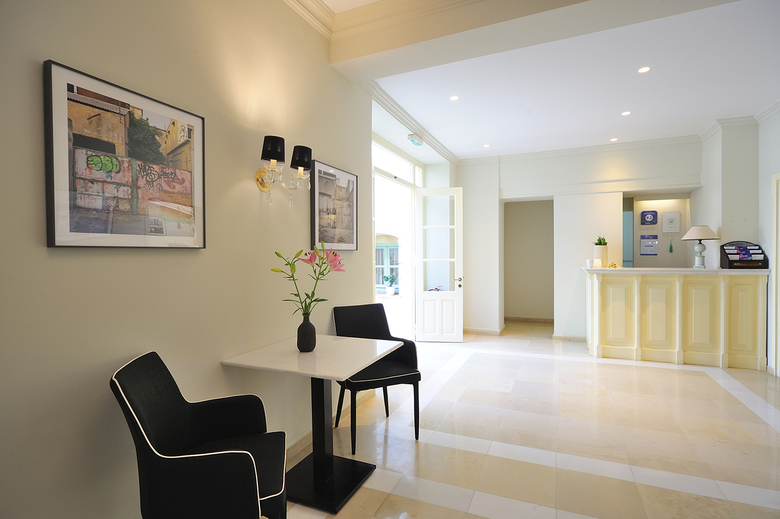 Mythos Suites Hotel