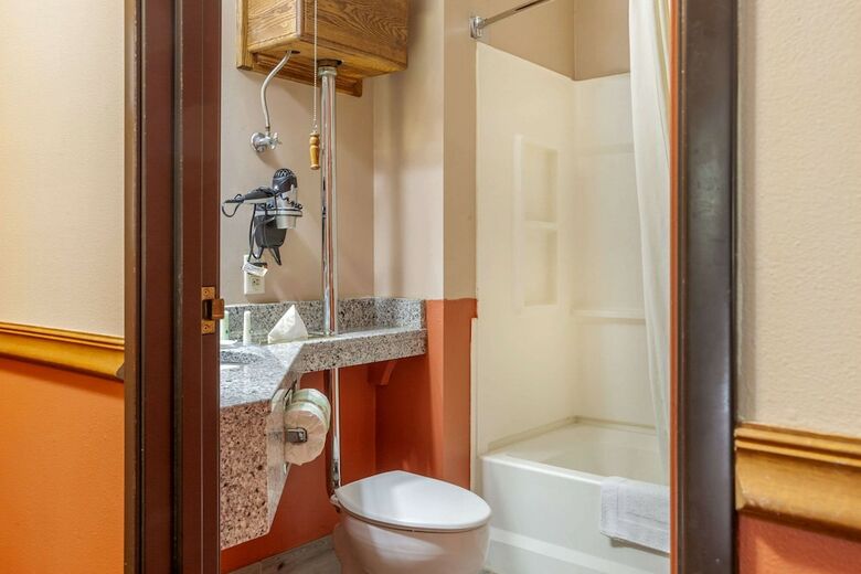 Hotel Quality Inn & Suites
