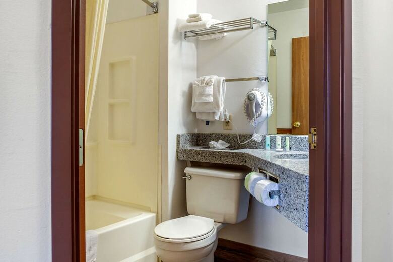 Hotel Quality Inn & Suites