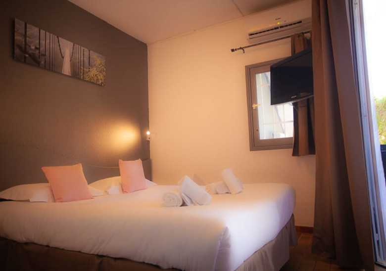 Marina Hotel Club