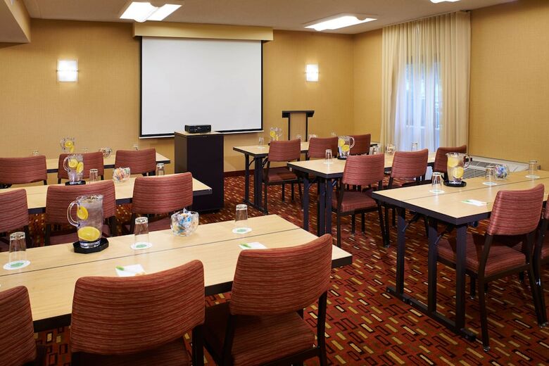 Hotel Courtyard By Marriott Columbus Dublin