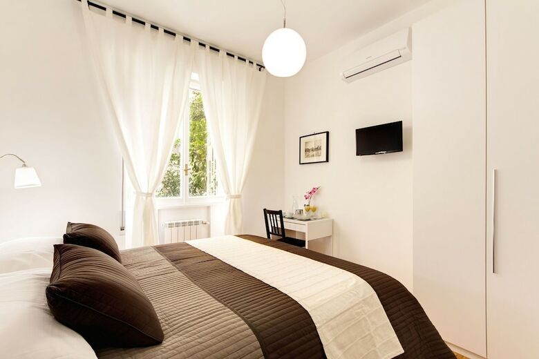 Hotel Vatican Suites Happy Holidays