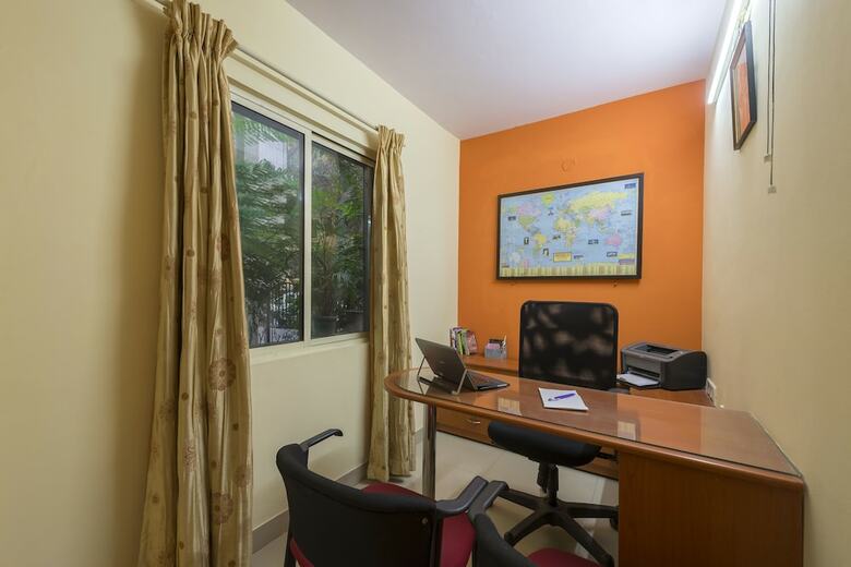 Hotel Raj Comforts - Golf View
