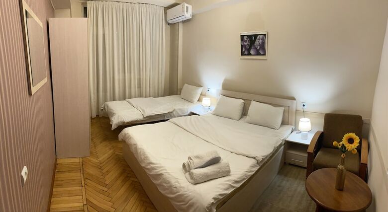Hostal Friendship Hostel & Tours