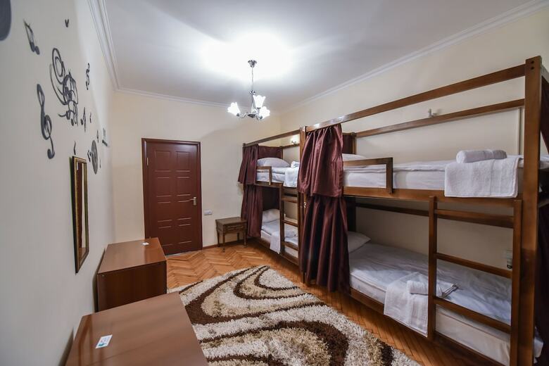 Hostal Friendship Hostel & Tours