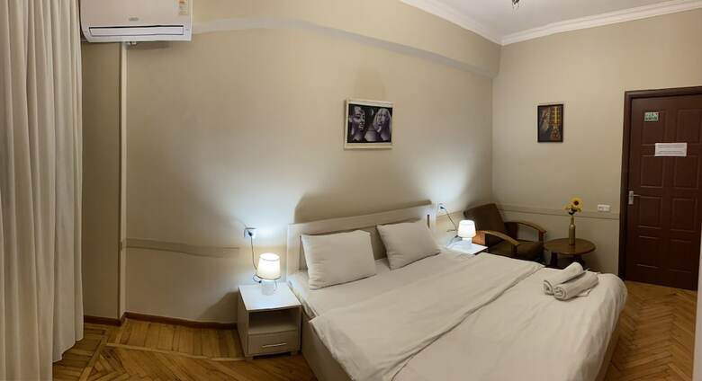 Hostal Friendship Hostel & Tours