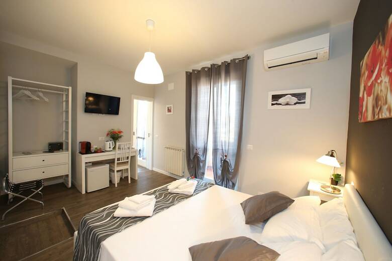 Hotel A 2 Passi Dai Musei Guest House
