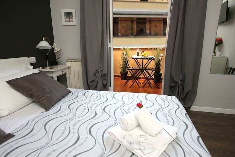 Hotel A 2 Passi Dai Musei Guest House