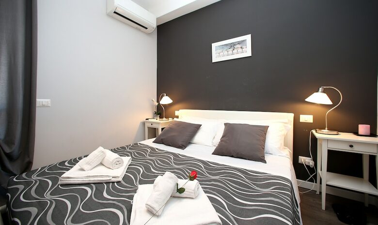 Hotel A 2 Passi Dai Musei Guest House