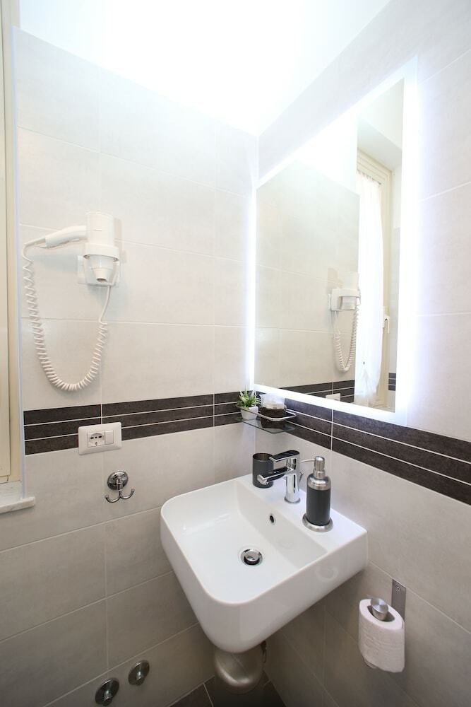 Hotel A 2 Passi Dai Musei Guest House