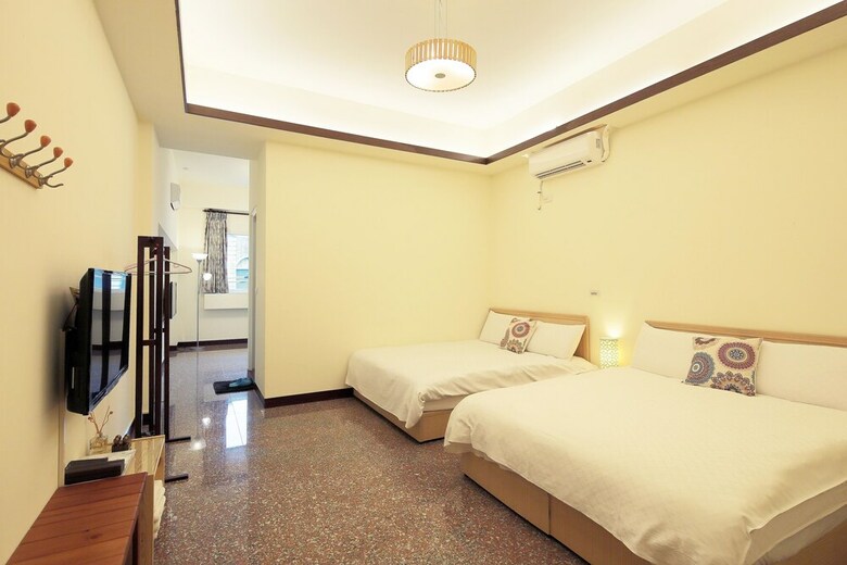 Hotel Happiness Yes Hostel