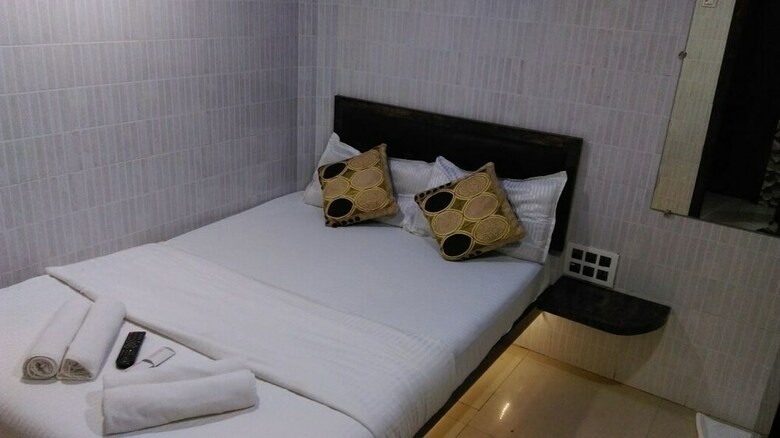 Hotel Paris Residency