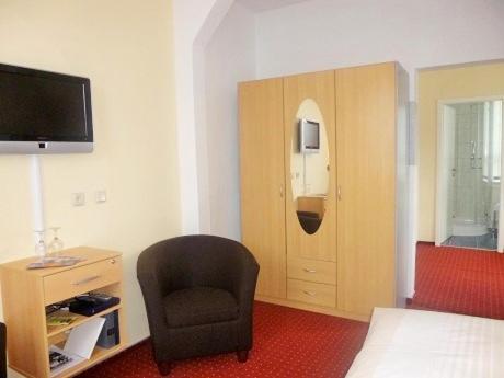 Hostal Hotel Waldhaus-hutzelh�h