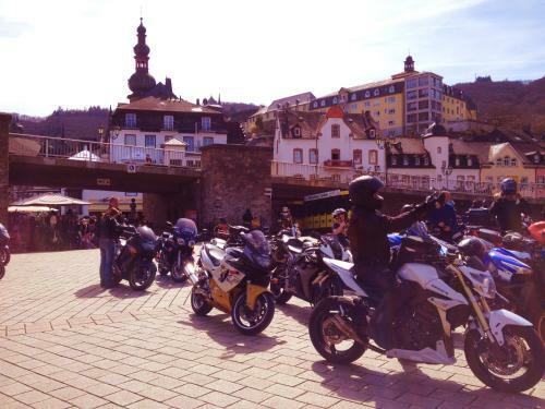 Hotel Holl Garni