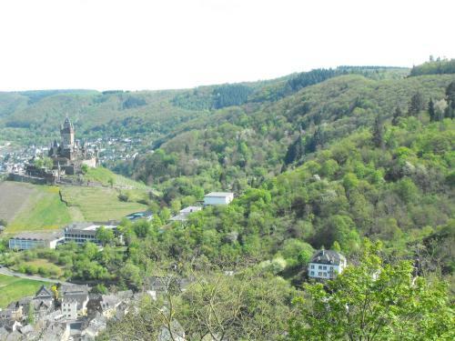 Hotel Holl Garni