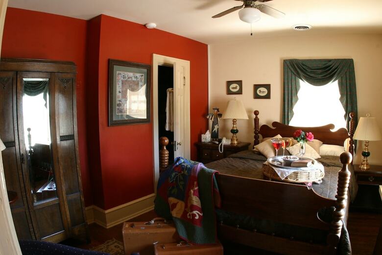 Williamsburg Manor B&B