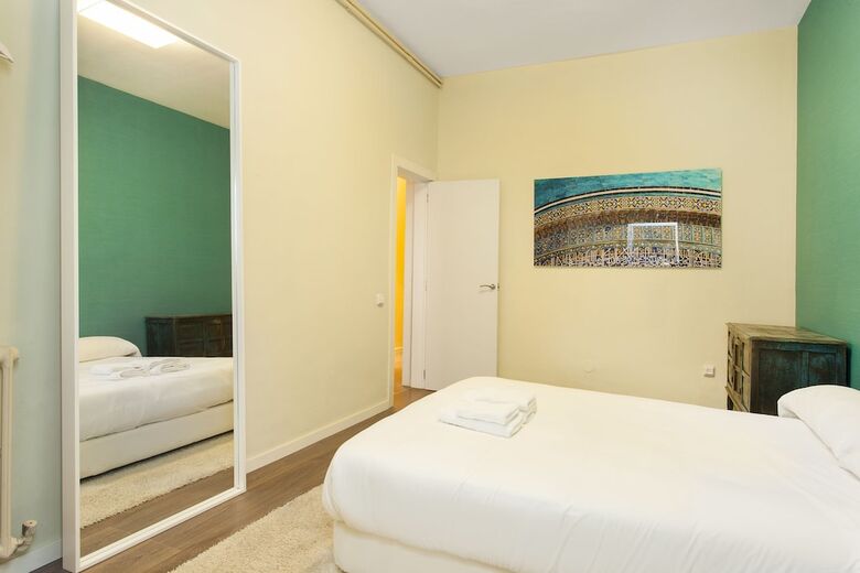 1309 - City Centre Apartment Terrace