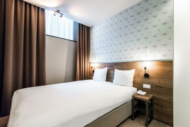 Melrose Hotel