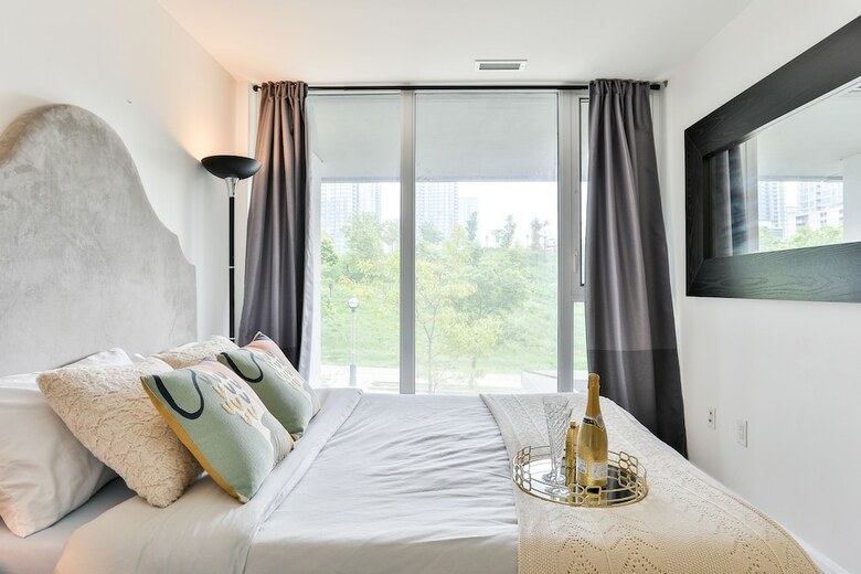 Gorgeous 2 Storey Townhouse