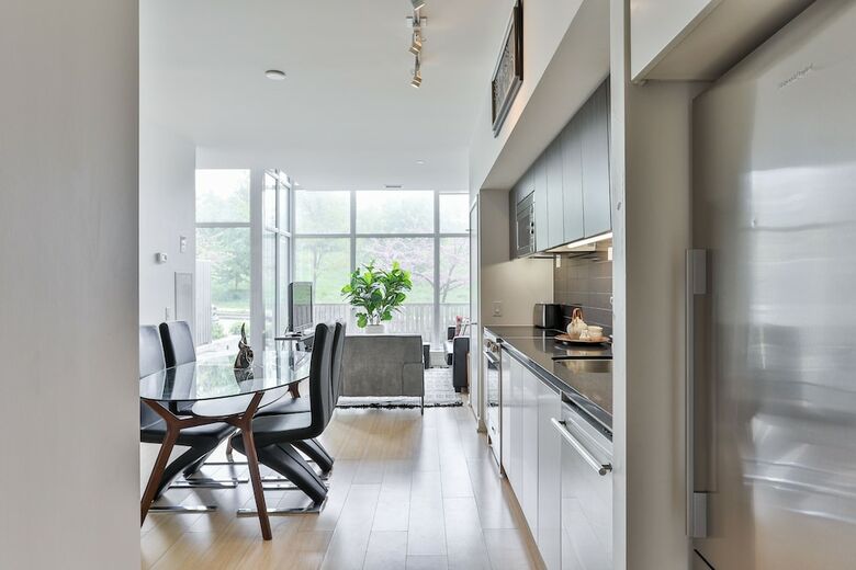 Gorgeous 2 Storey Townhouse