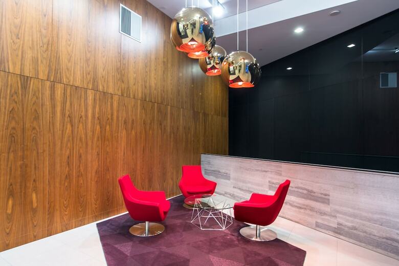 Gorgeous 2 Storey Townhouse