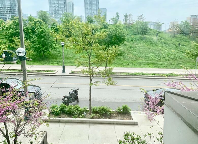 Gorgeous 2 Storey Townhouse