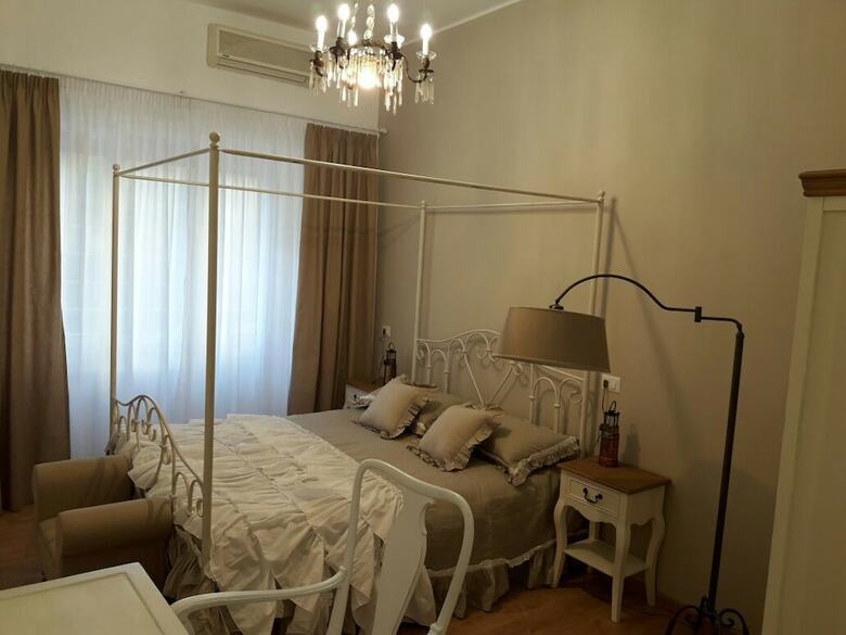 Hotel La Piazzetta Delle Regine