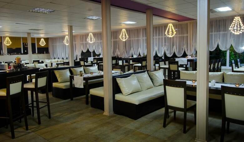 Tropics Hotel