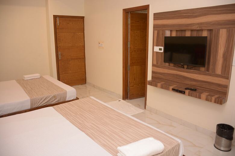 Hotel Golden Oasis Delhi