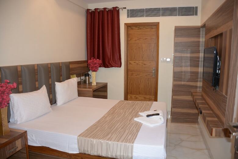 Hotel Golden Oasis Delhi