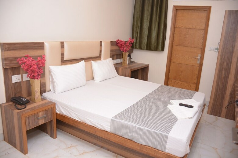 Hotel Golden Oasis Delhi