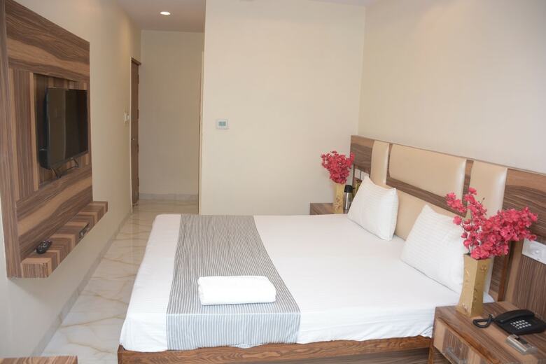 Hotel Golden Oasis Delhi