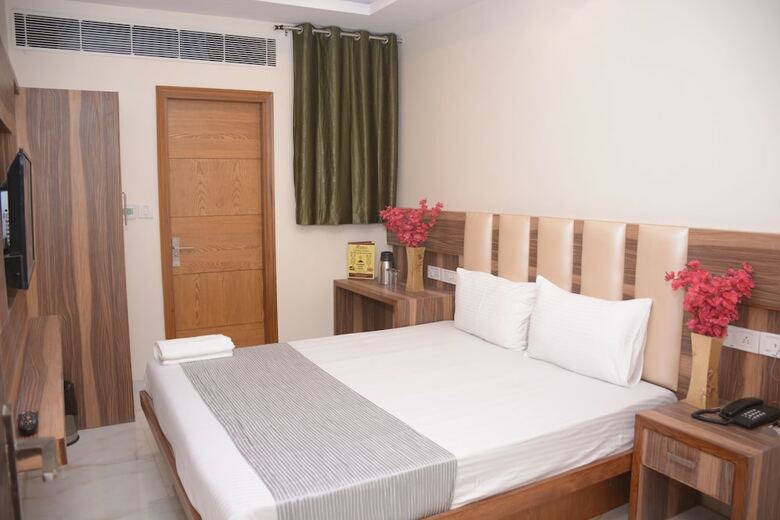 Hotel Golden Oasis Delhi