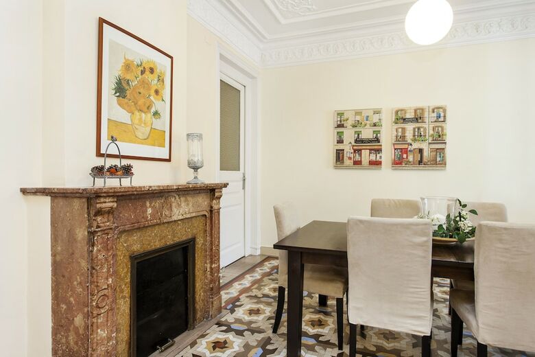 1402 - Elegant City Centre Apartment