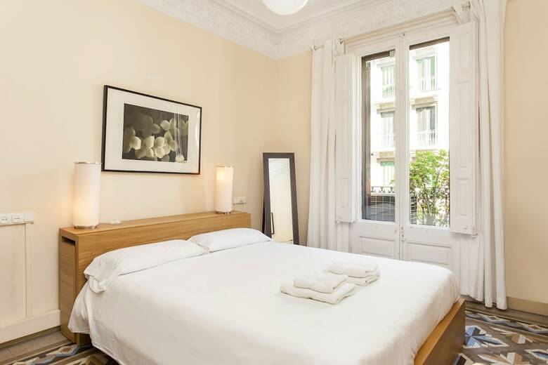1402 - Elegant City Centre Apartment