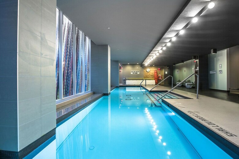 Beautiful Home By Rogers Centre