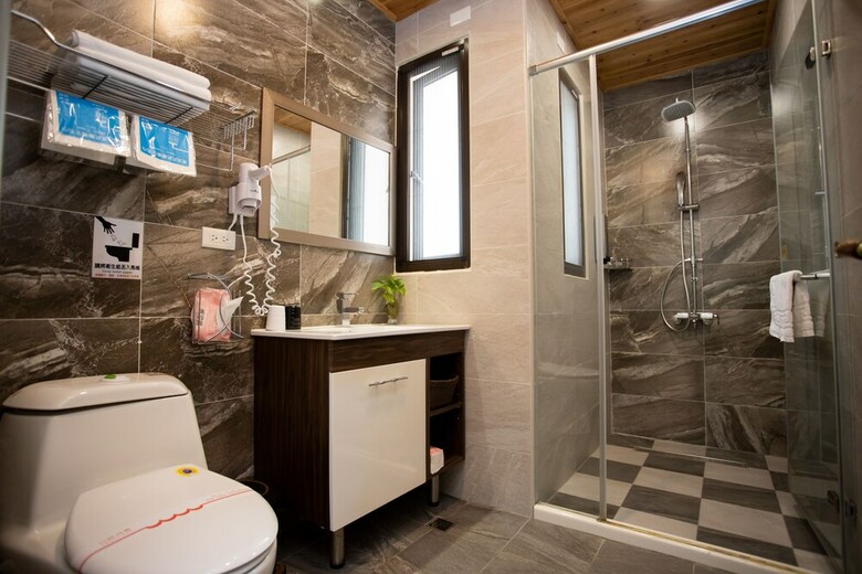 Hotel Happiness Is Coming (Sunwater)