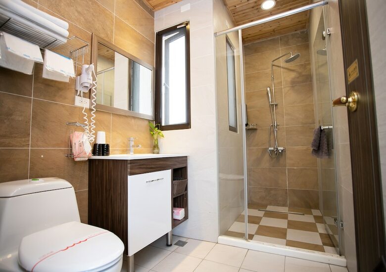 Hotel Happiness Is Coming (Sunwater)