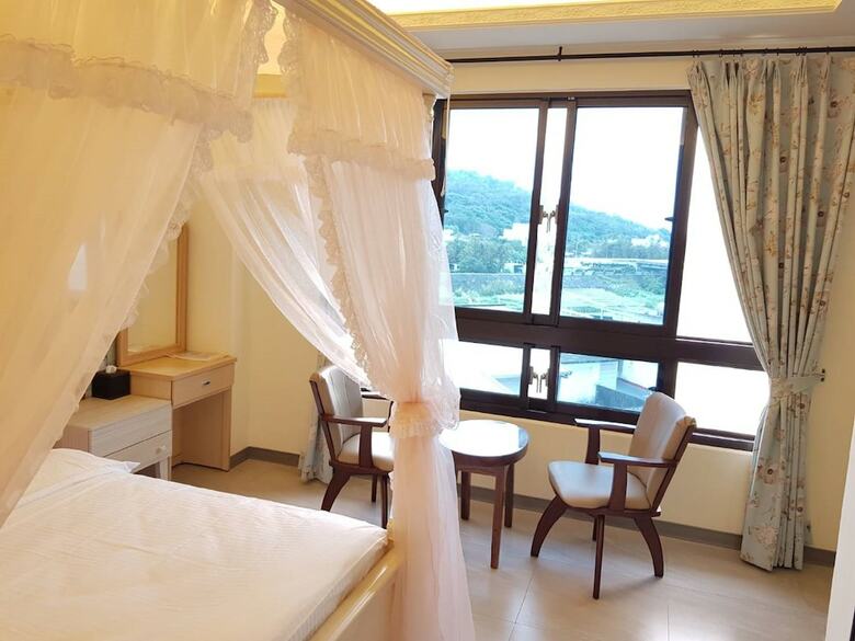 Hotel Happiness Is Coming (Sunwater)