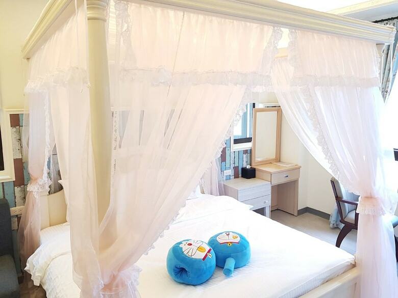 Hotel Happiness Is Coming (Sunwater)