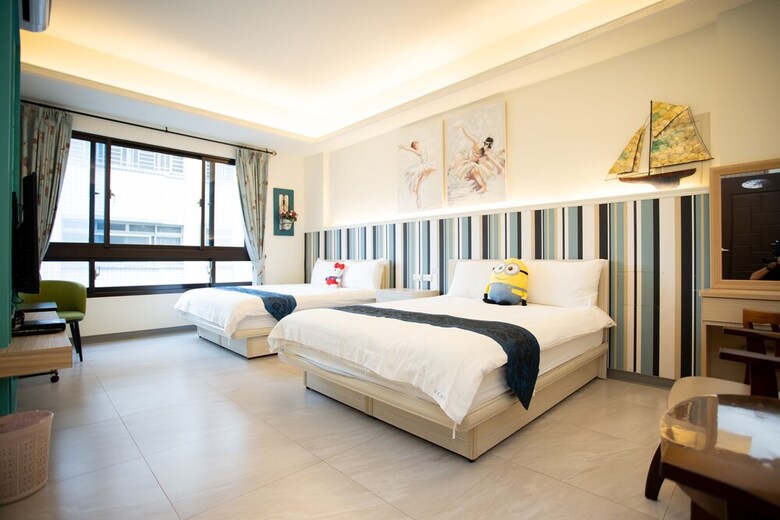 Hotel Happiness Is Coming (Sunwater)