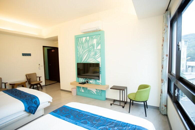 Hotel Happiness Is Coming (Sunwater)